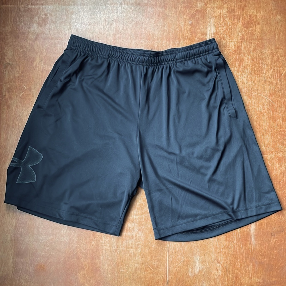 Under Armour Loose Fit Athletic Shorts — XL